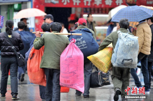 聚焦春节“恐归族”：近乡情怯，，，，，，恐惧何来？？？？？(图)